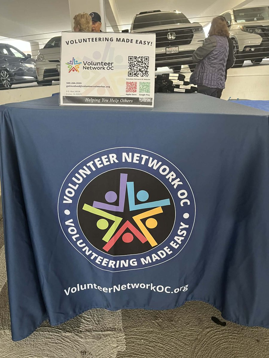 VolunteerNetOC's tweet photo. Saturday morning we did our monthly outreach at the Crossing Church in Costa Mesa. We didn't even get a chance to photograph most of the items we distributed. Everything went so fast.  We distributed sack lunches, blankets, @bombas socks &amp; other essential items. https://t.co/w3JZeTyj6p