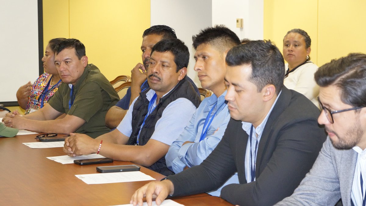 OEA_Democracia's tweet photo. La Secretaría para el Fortalecimiento de la Democracia y los equipos de @OEA_GestionPub, @EscuelaOEA, @CatastroOEA, @redgealc y @DSDSM_OEA se reunieron con autoridades subnacionales de Guatemala 🇬🇹 y representantes de la empresa privada, en el marco de la visita de @expomuni y Promuni para explorar oportunidades de formación y cooperación en gestión pública, gobierno digital, catastro y redes de gobiernos subnacionales.

Julio de Paz , concejal de San Bartolomé Milpas Altas, resaltó el impacto positivo que ya tiene la @OEA_oficial en #Guatemala a través de programas como el @PIFJOEA de @OEA_Democracia, que acerca la justicia a su comunidad y contribuye a la construcción de una cultura de paz.