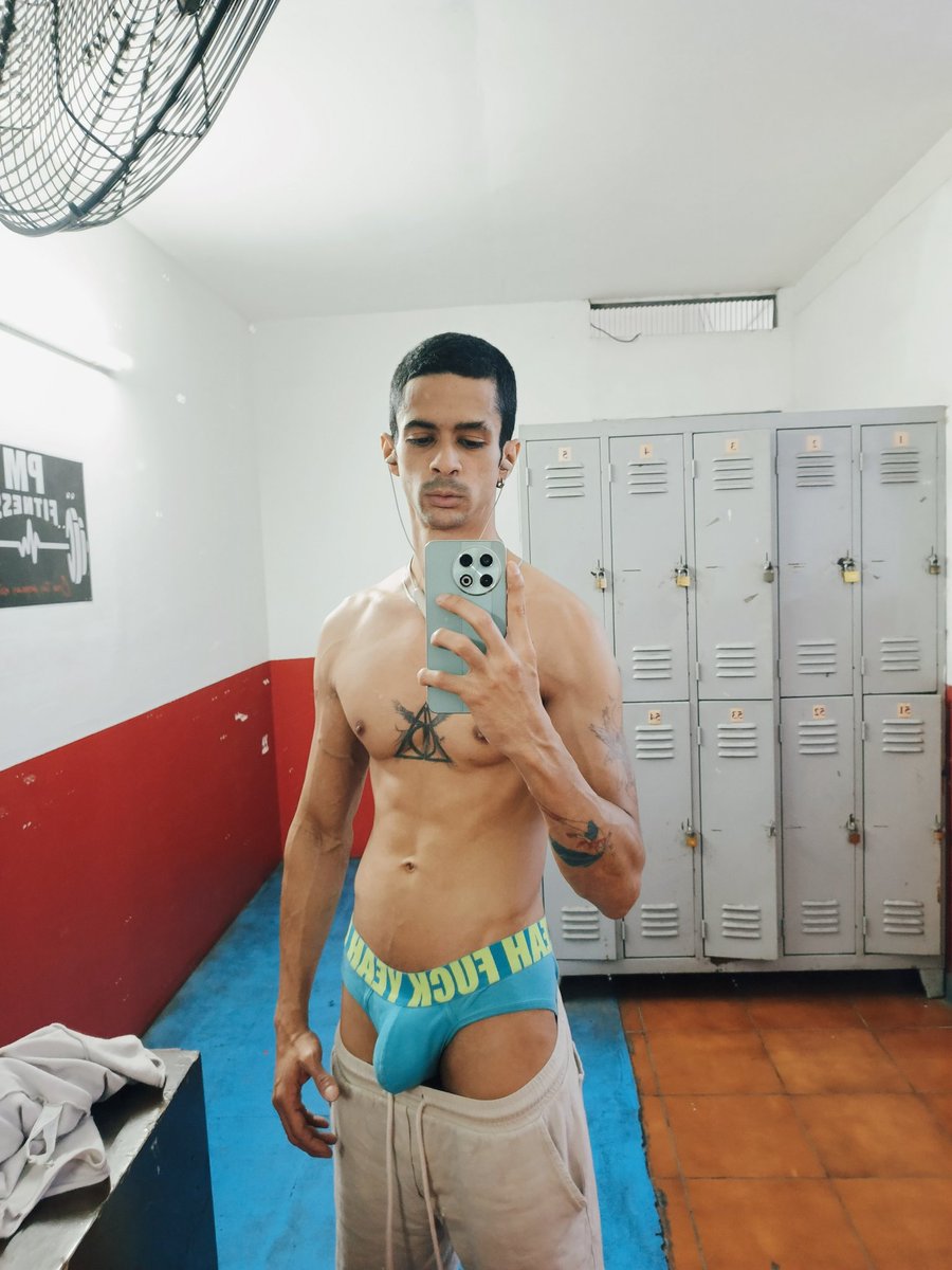 Feryabbour's tweet photo. Lunes 💚 https://t.co/cpQrCePmG0