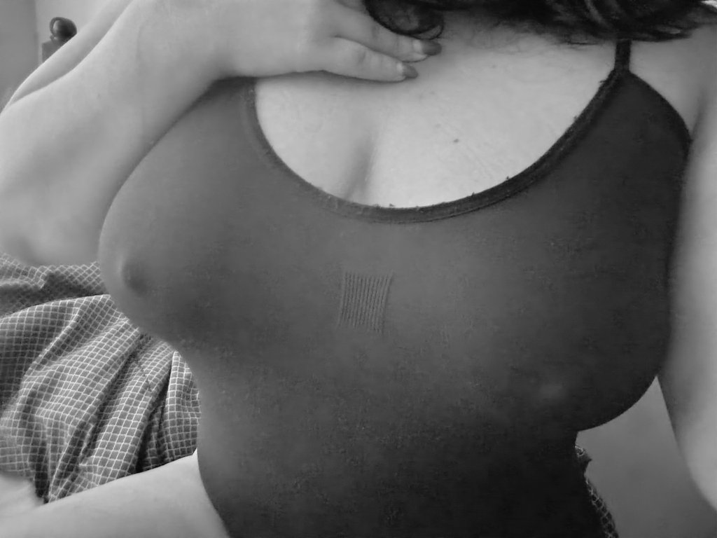 Lunaaleas tweet media