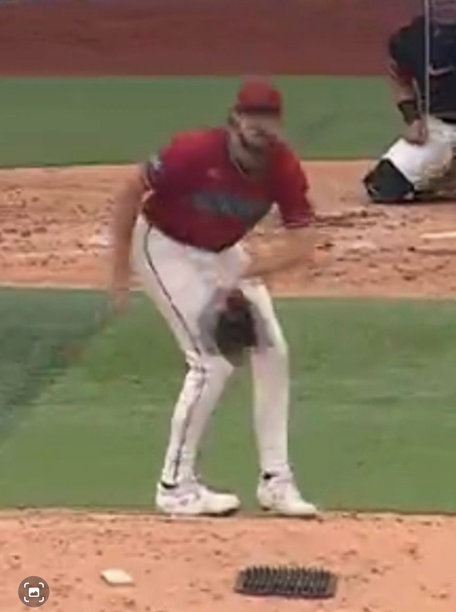 WTrognitz's tweet photo. @JoeOrrico99 I think the right foot is even with the rubber here. That, to me, is the balk. He isn't stepping toward the base. Toe is pointing in that general direction, but did he gain ground toward 2nd? I'd argue he didn't, but a different angle might be more conclusive. https://t.co/0QbzHZNecg