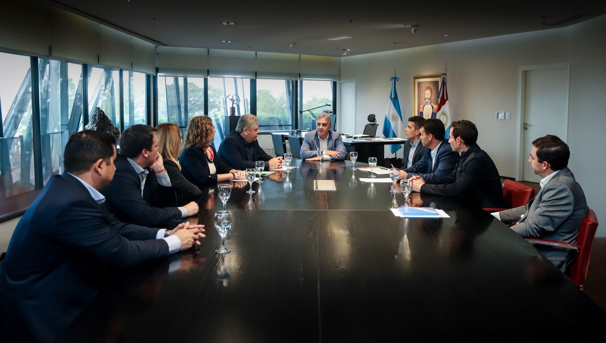 MartinLlaryora's tweet image. La #industria automotriz atraviesa un escenario complejo, con dificultades para sostener los niveles de actividad y el #empleo. Por eso es necesario y urgente prorrogar la Ley Nacional de Desarrollo y Fortalecimiento del Autopartismo Argentino (Ley 27.263), un régimen clave para