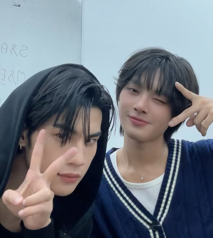 bebe⁷ AU's 📌 tweet media