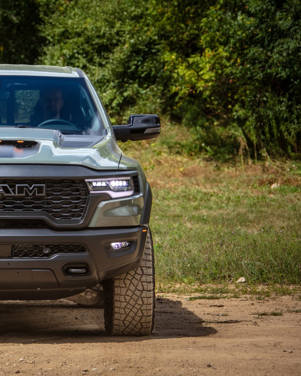 RamTrucksPR's tweet photo. Presencia que habla sin tener que decir una sola palabra. #RAM 💪 https://t.co/DVPDaD0XPN