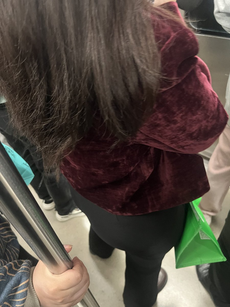 北京舔逼大王（地铁顶臀） tweet media