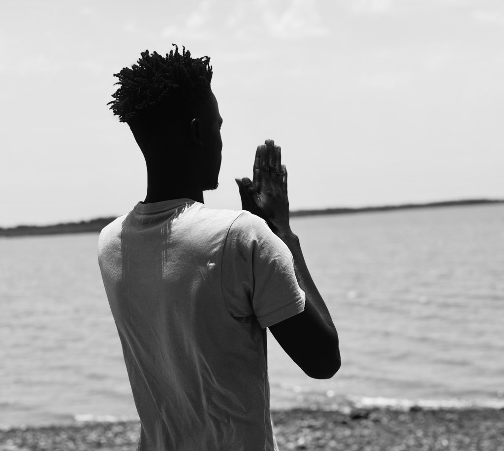 YayaJadama10's tweet image. Finding peace where the water meets the sky.
In the silence, I hear myself the most. 🙏🌊

#PeaceOfMind #StayGrounded #QuietMoments #Reflection #InnerPeace #NatureVibes #GratefulHeart #KeepGoing #Faith #CalmEnergy #LifeJourney #BeStill