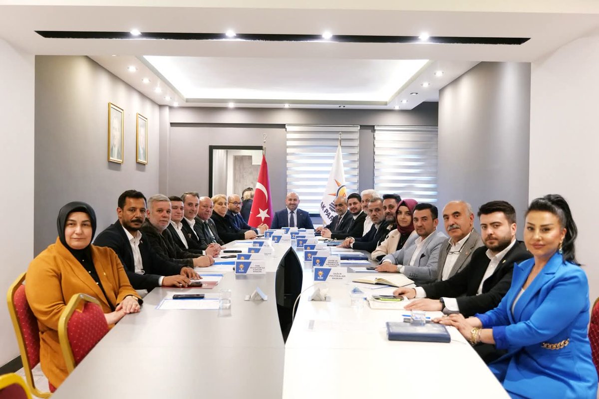 ferihaertorun26's tweet photo. Haftalık olağan yürütme kurulu toplantısı, İl Başkanımız Gürhan Albayrak başkanlığında gerçekleştirildi.
  
🔸 AK Parti Seninle #Eskişehir https://t.co/YDMs7x9CiA
