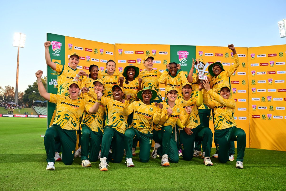 ProteasWomenCSA's tweet image. Crowned At home. 🏆

#TheProteas sign off in style, sealing a commanding 4–1 series triumph to cap off a memorable home summer. 🇿🇦🏏

#Unbreakable