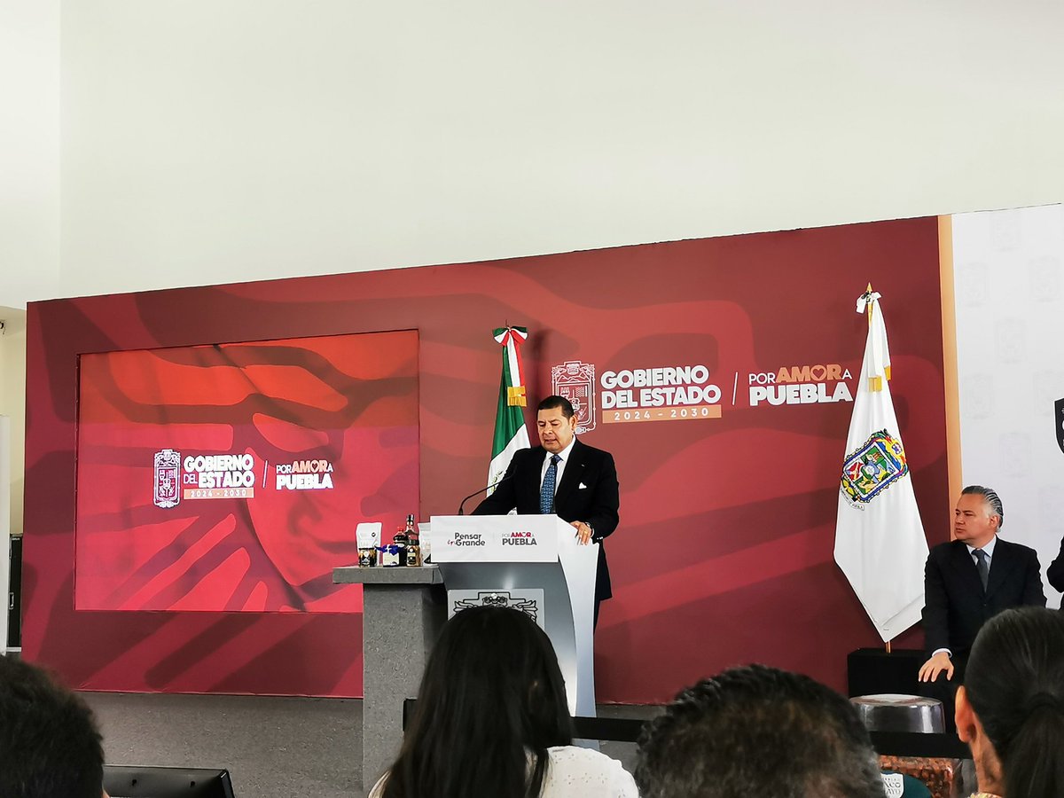 De 8500 a 36 mil toneladas de petreos por parte de <a href="/Pemex/">Petróleos Mexicanos</a> para #Puebla  <a href="/armentapuebla_/">Alejandro Armenta</a>

Un antes y un después para Puebla en materia de Infraestructura y vialidades tanto en la capital, y la zona metropolitana; como al interior del estado en el marco del Día 500 <a href="/Gob_Puebla/">Gobierno de Puebla</a>