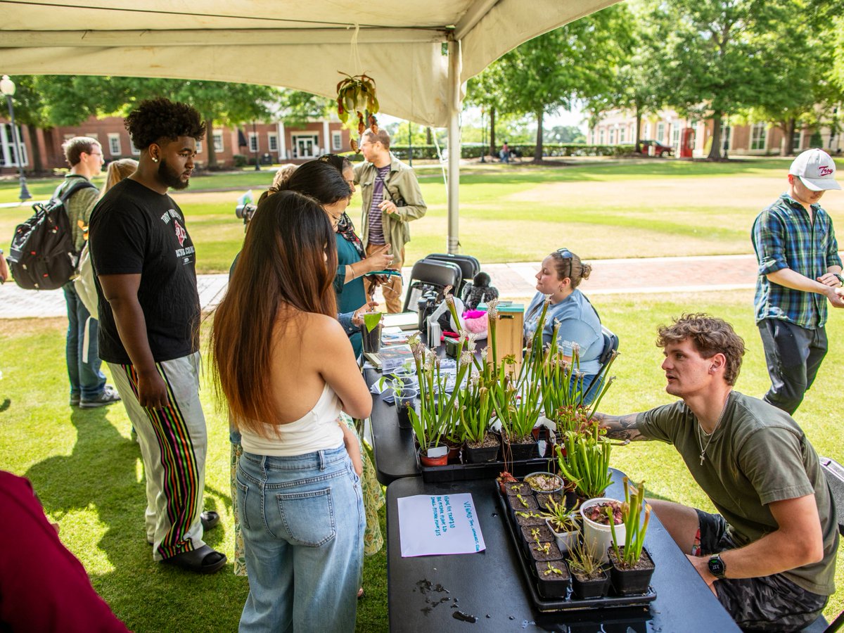 TROYUnews's tweet photo. A great day on campus celebrating Earth Day, thanks to the Naturalist, Environmental &amp; Marine Biology Clubs. 🌿🐢🐍🌏

#AllWaysReal #AlwaysTROY #TroyUniversity https://t.co/t2zjttC4fc
