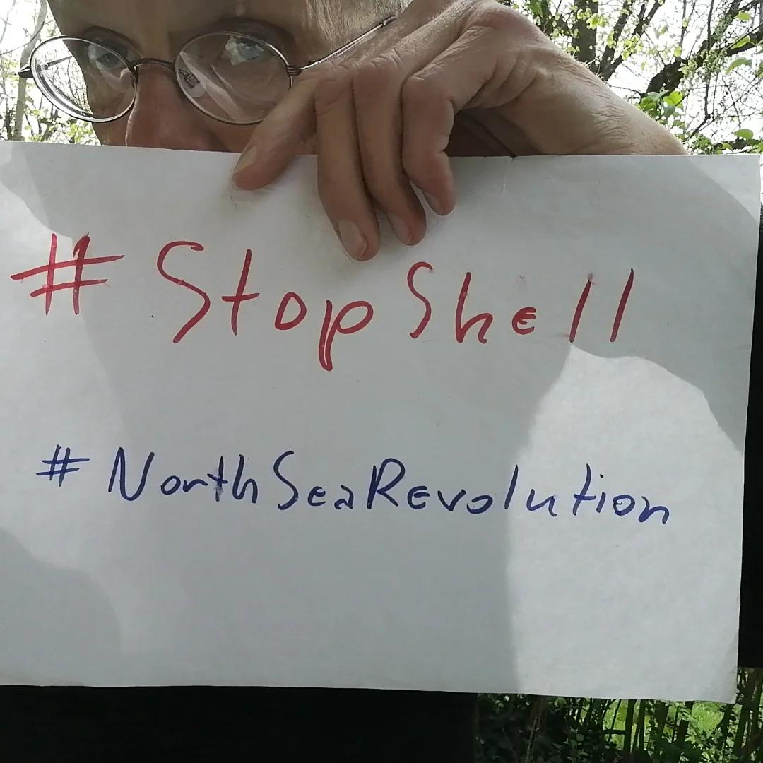 endelstamberg's tweet image. Hi @KaoHua3, 
I stand with you to #StopShell!
I nominate every person under this tweet.
It's URGENT: 
@shell
plans to leave parts of old oil platform with 11,000 tonnes of oil and toxicwaste in the #NorthSea.  
@Greenpeace