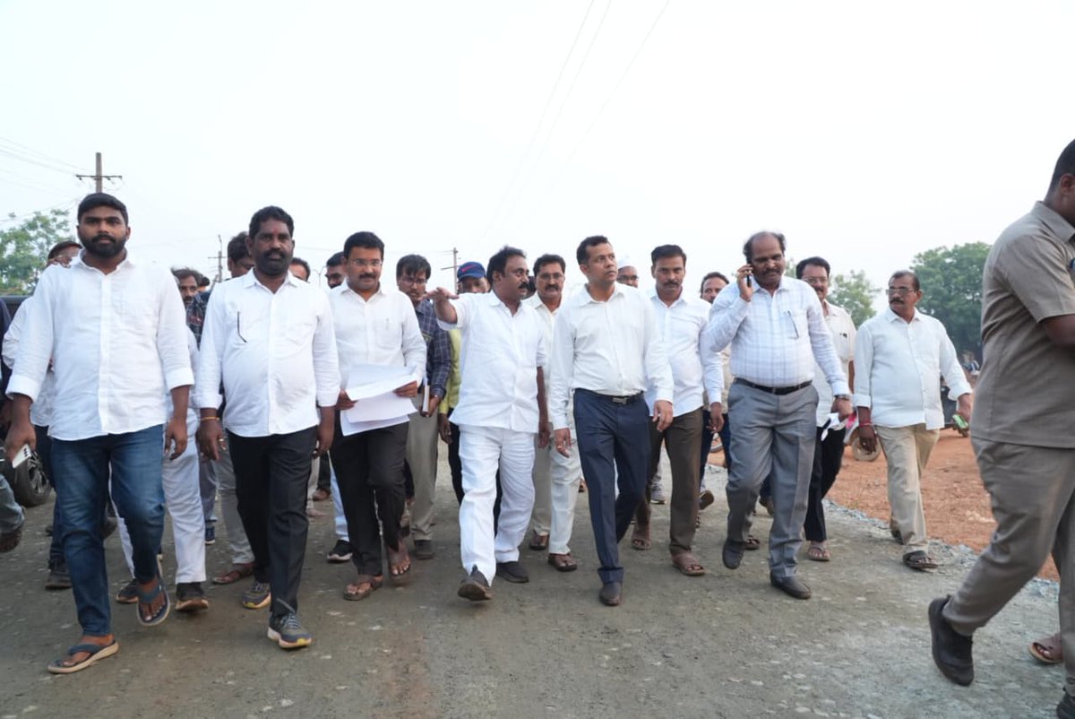 kavyakrishnardy's tweet image. ఈ రోజు కావలి పట్టణం బాపూజీ నగర్ 29వ వార్డు బాపూజీ నగర్ మున్సిపల్ ప్లాట్లు నుంచి ఐడిఎస్ఎంటీ లేఅవుట్ వరకు 60 అడుగుల రోడ్డు కు ఏ.పి.యు.ఎఫ్.ఐ.డి.సి కోటి రూపాయలతో నిర్మించనున్న సిమెంట్ రోడ్డు నిర్మాణానికి జిల్లా కలెక్టర్ హిమాన్సు శుక్ల గారితో కలిసి శంకుస్థాపన చేశాను. 

#Development