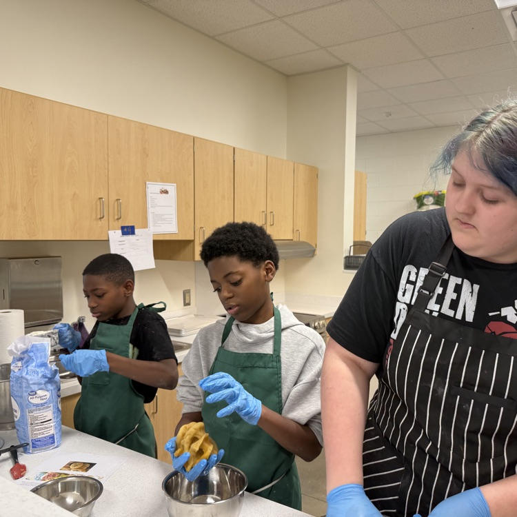 FredSchools's tweet photo. Last week during Earth Day the WGMS Jr. Chefs made Earth Day cookies and freshly squeezed lemonade. This was the final meeting of the year. Thanks to all who helped make this an amazing experience for our tigers. We 💚 you! https://t.co/BU2F4Tz53Y