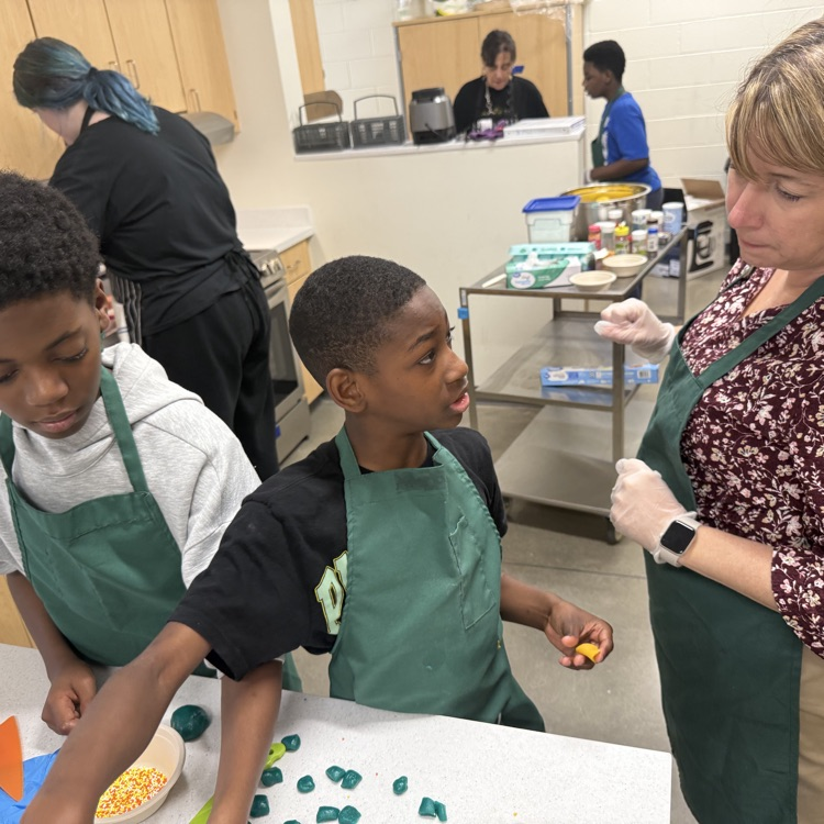 FredSchools's tweet photo. Last week during Earth Day the WGMS Jr. Chefs made Earth Day cookies and freshly squeezed lemonade. This was the final meeting of the year. Thanks to all who helped make this an amazing experience for our tigers. We 💚 you! https://t.co/BU2F4Tz53Y