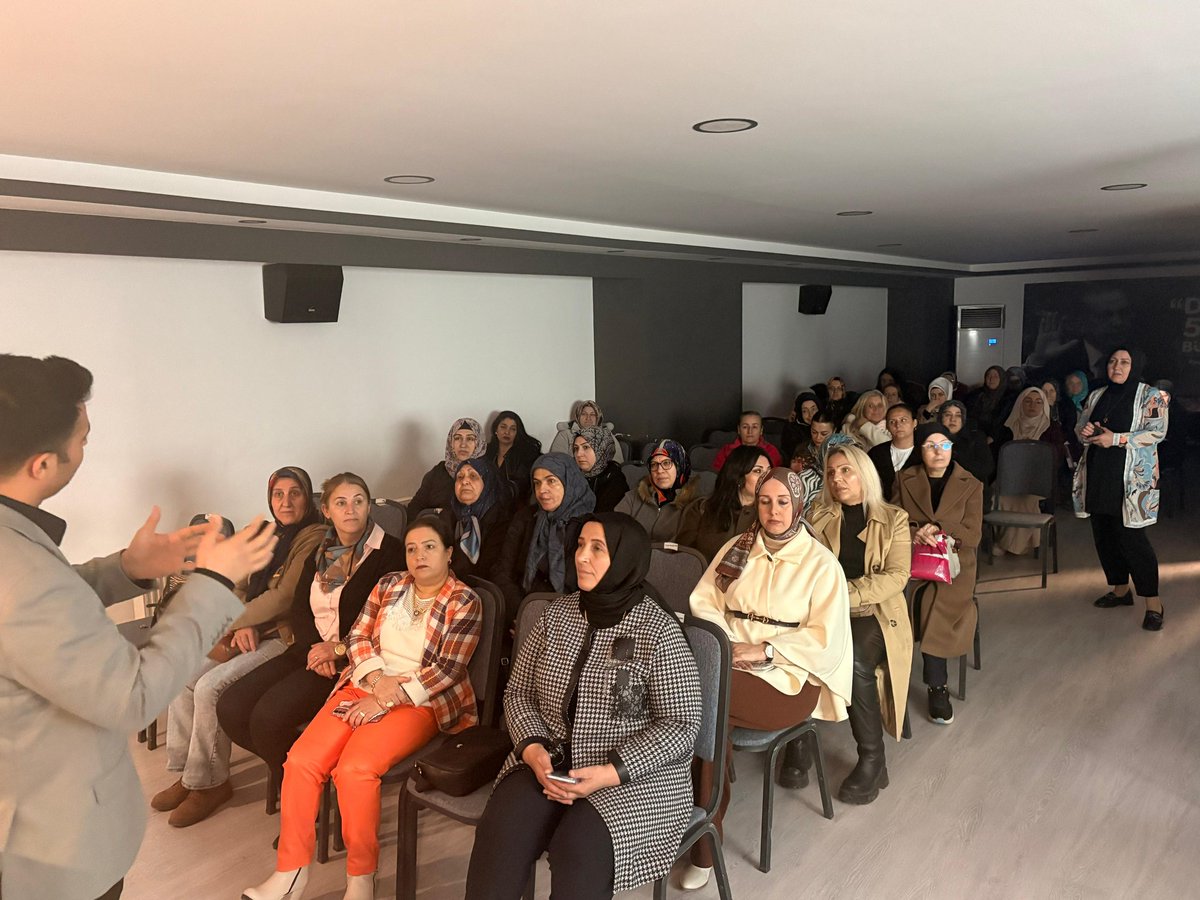 AkadinEskisehir's tweet photo. AK Parti Eskişehir İl Kadın Kolları olarak bağımlılık ve bağımsızlık eğitimlerimize kararlılıkla devam ediyoruz.
Toplumumuzun her kesiminde farkındalık oluşturmak, özellikle kadınlarımızı ve gençlerimizi bilinçlendirmek adına çalışmalarımızı sürdürüyoruz. Daha sağlıklı, daha güçlü ve bağımsız bir gelecek için sahadayız.