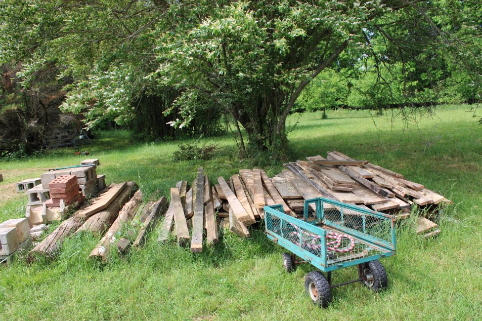 docsanderson's tweet image. #Scientists #Carpenter #RestorationProject #Wolves #Mates @NatGeo @danpeckwx @HeartsofHeroes_
@Nature G Mags Lizzie after starting bck on #MicroHouse i got 1st round of wall studs cleaned &amp;amp; hauled to work pile drenched in sweat that smells wrong/sick. Mwah Slow&amp;amp;Low Beautifuls Lee