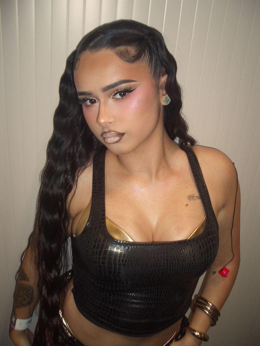 MISS_L0RNA ® 💋 tweet media