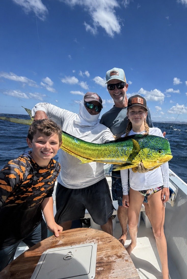 Oceansjds's tweet image. A beautiful day on the Pacific and a vibrant mahi-mahi to show for it. At Ocean Surf &amp;amp; Sport we deliver top-tier fishing experiences for families and anglers alike—blending professionalism with fun &amp;amp; adventure. #oceansjds #fishinglife #fishing #nicaragua #sanjuandelsur