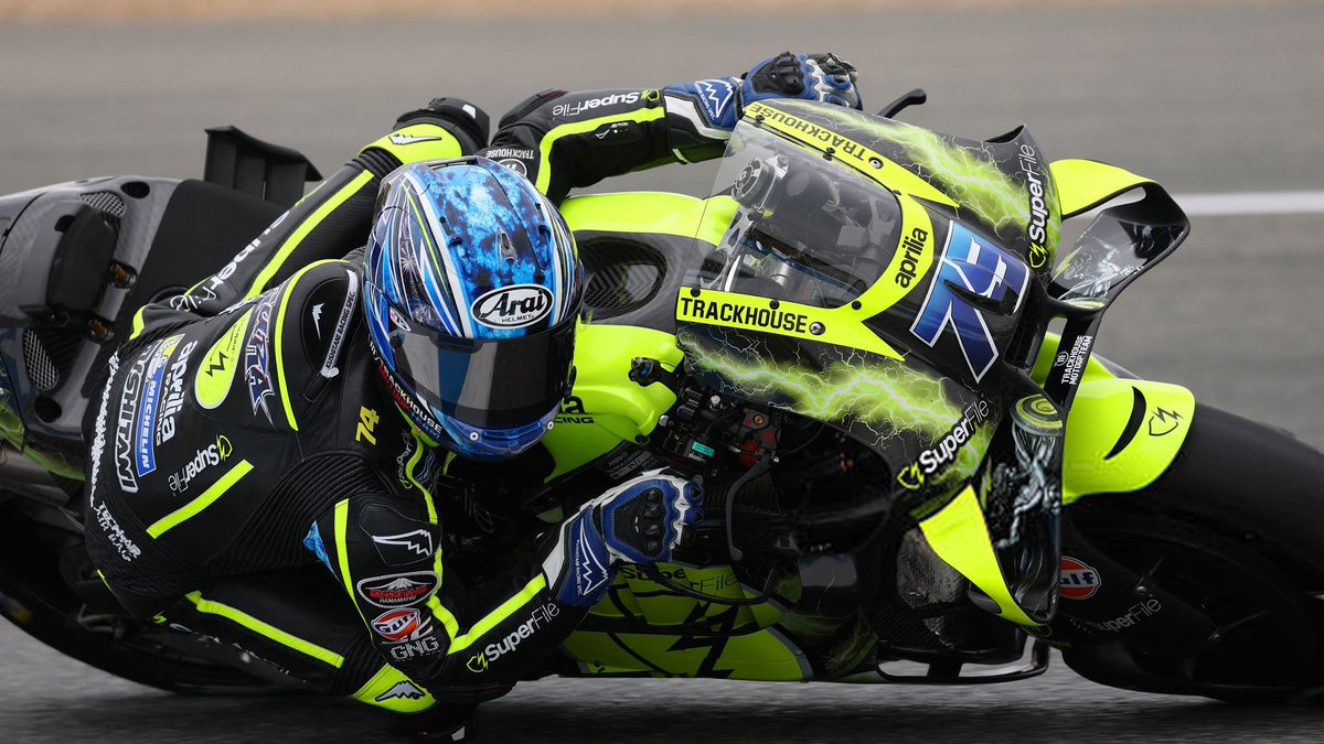 RubCanales's tweet photo. 🏁 Aprilia lidera los test de Jerez con sus dos satélites al frente.

🥇 Ai Ogura (1:35.944)
🥈 Raúl Fernández (+0.005)
🥉 Marco Bezzecchi (+0.328)

4️⃣ Marc Márquez (+0.333)
5️⃣ Pedro Acosta (+0.355)
6️⃣ Álex Márquez (+0.4605
9️⃣ Francesco Bagnaia (+0.727)
🔟 Jorge Martín (+0.739)

#MotoGP #JerezTest 🏁