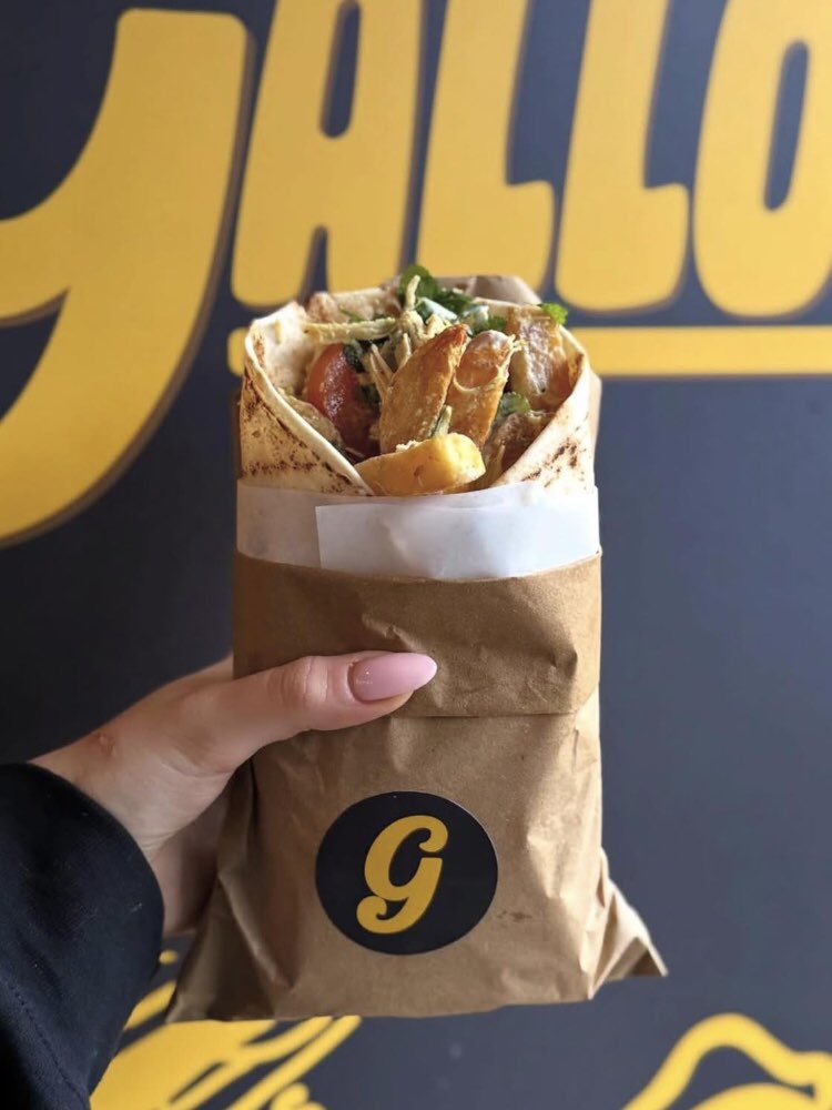 OutofHandScot's tweet image. #print #stickers #CafeGallo Chicken Gyros Special - Marinated Chicken, Feta, Chips, Tzatziki, Red Onion, Tomato. Cafe Gallo a small family run #cafe specialising in authentic #Italian bites and #coffee. 96 Raeburn Place, #Stockbridge #Edinburgh