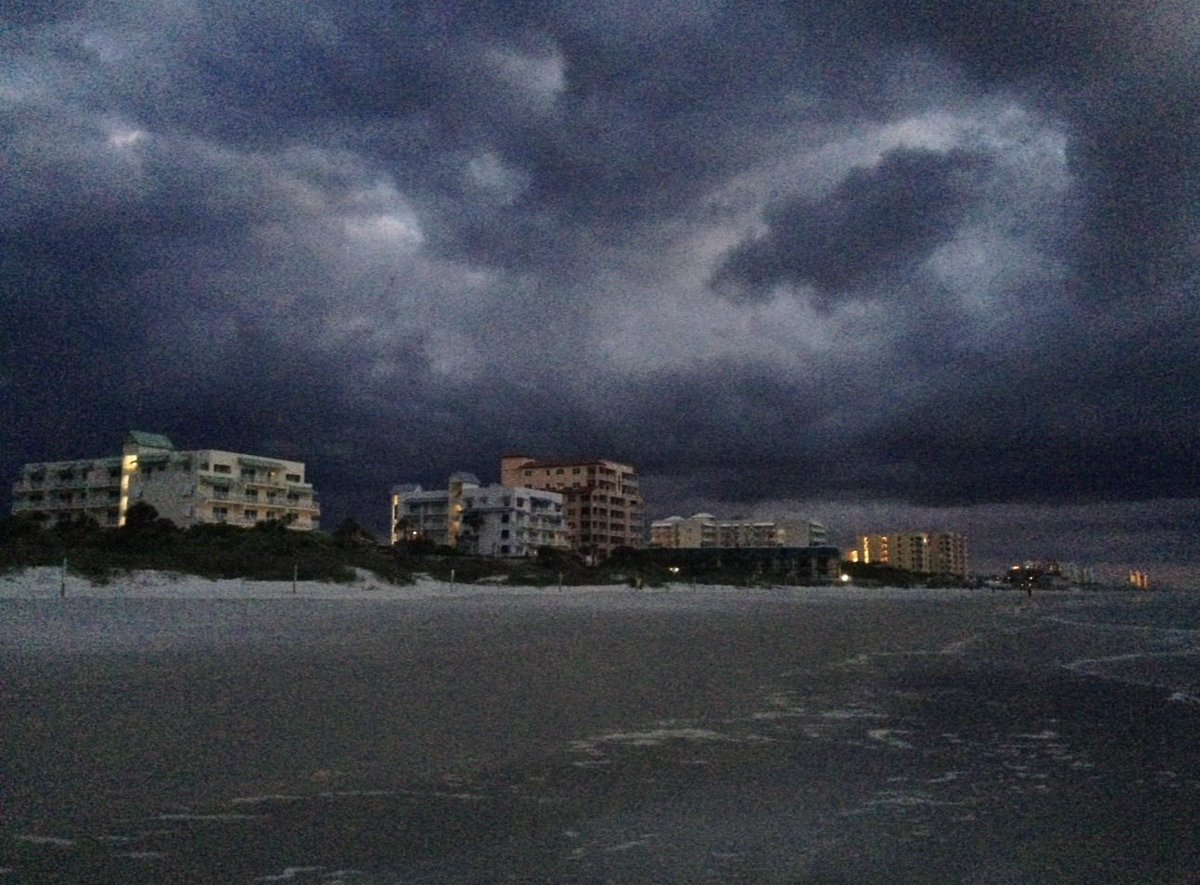 thismomentonly's tweet image. #MoodyMonday
#PhotographyChallenge