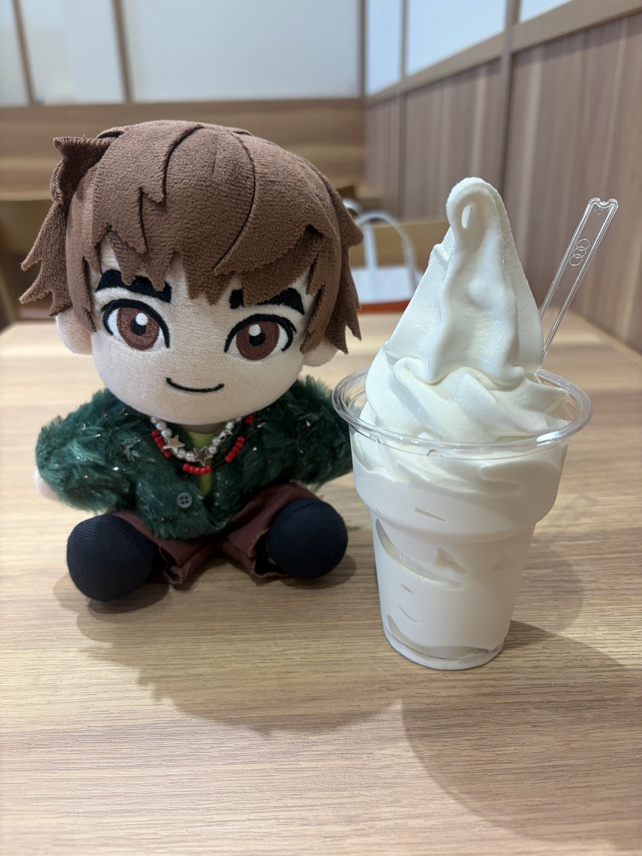 帰ってしまう今日はむっちゃん万十食べてローカル番組見てて気になっていた博多ソルたこを食べて、これがまたうんっっっまくて😭❤️福岡はたこ焼きも美味いのか！わぁーん！最高！デザートは🍦