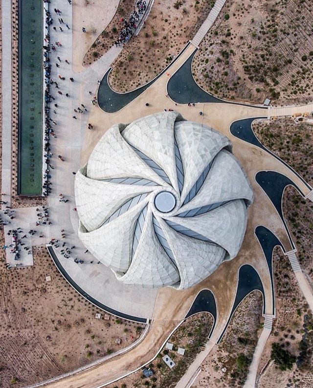 Temple of Light ✨

The Bahá’í Temple in Santiago by Hariri Pontarini Architects