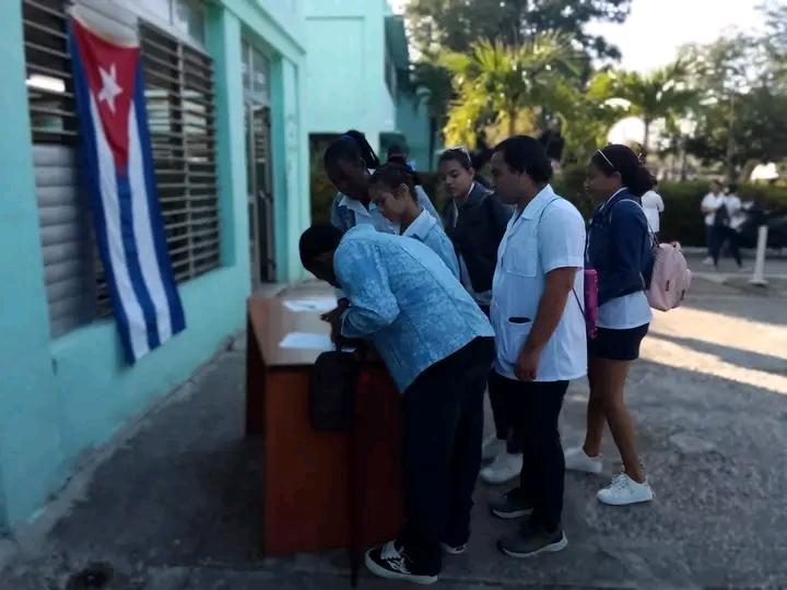 BabyDayani's tweet image. #Jobabo hasta el Policlínico con Servicio de Hospitalización 14 de Junio llegó #MiFirmaPorLaPatria, en respaldo a la Revolución Cubana y por la paz. #salud