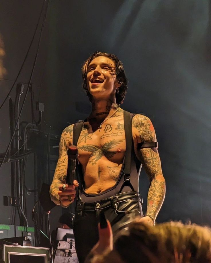Lin do andy sixx ᝰ🚬 tweet media