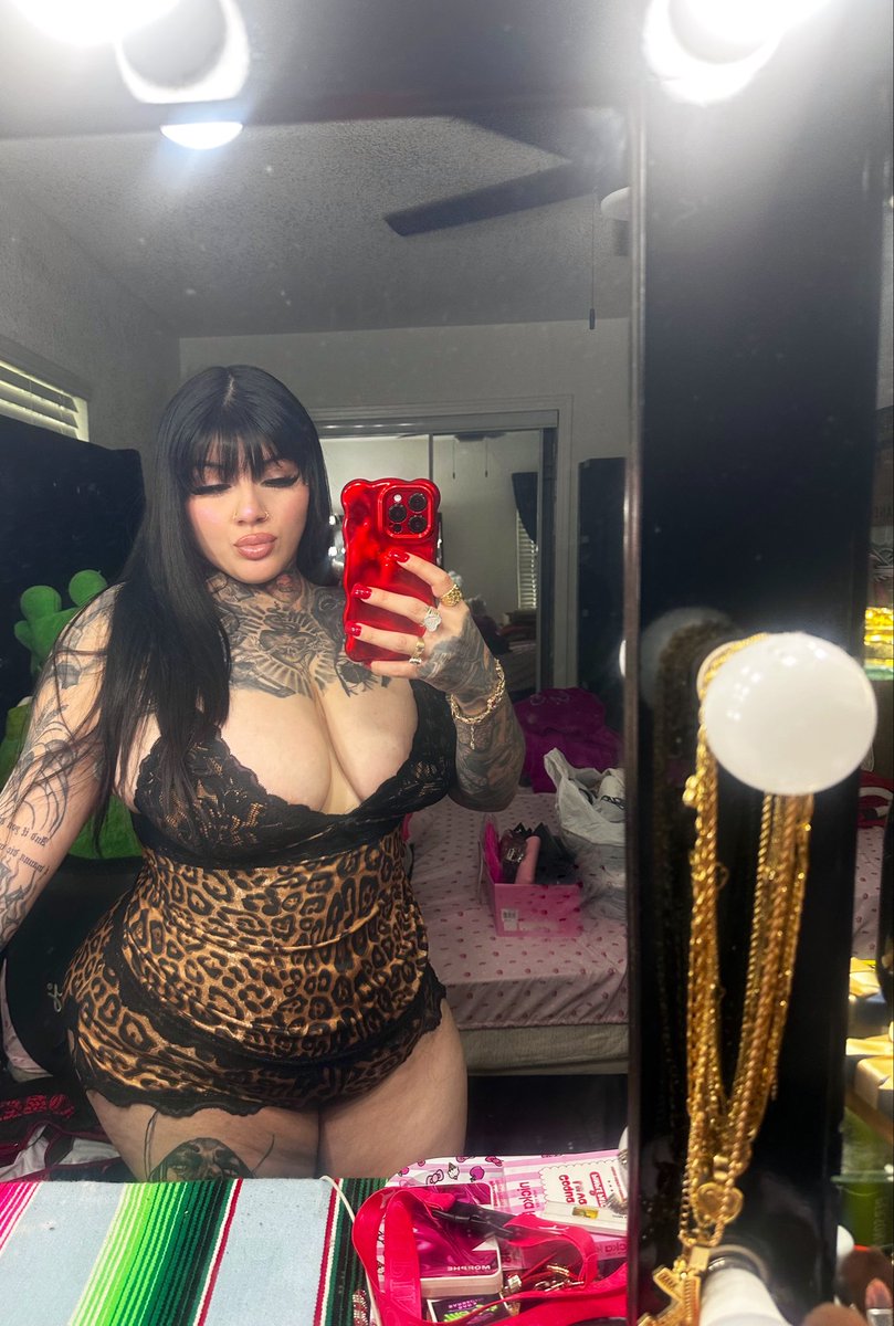 UR LATINA MOMMY 💋👅 tweet media