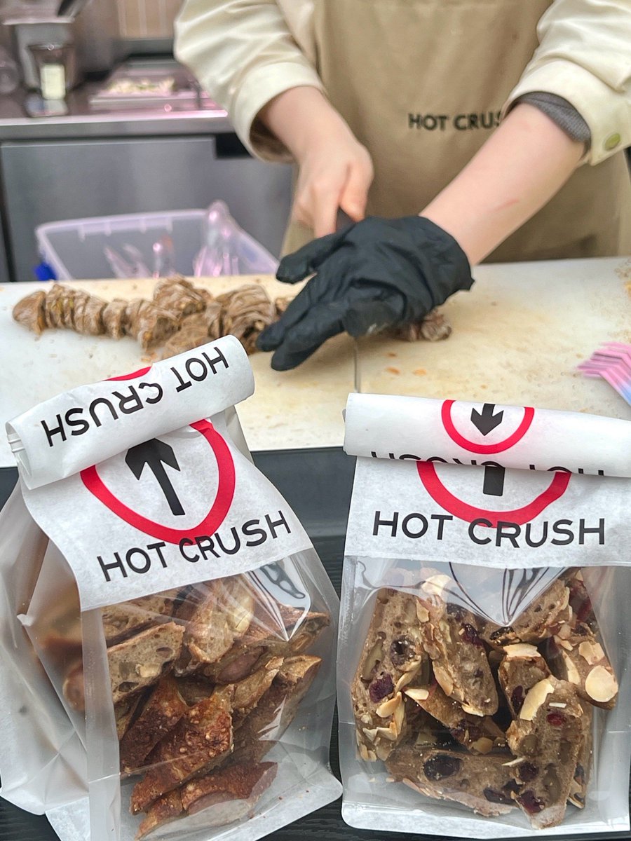 Qwert85609641's tweet image. Crunch time alert! Grab your favorite snacks, tag a buddy, and let’s munch into the good vibes—no FOMO allowed!  #SnackShare #GoodVibesOnly