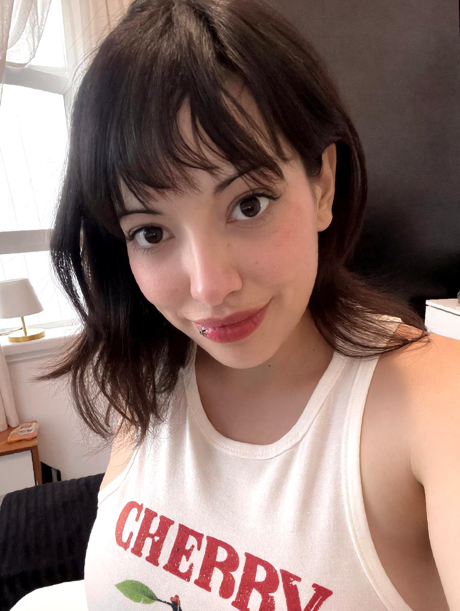 ryan_blogs23's tweet photo. What's the first thing you think when you see me? 😊 https://t.co/ifkuSVEefL