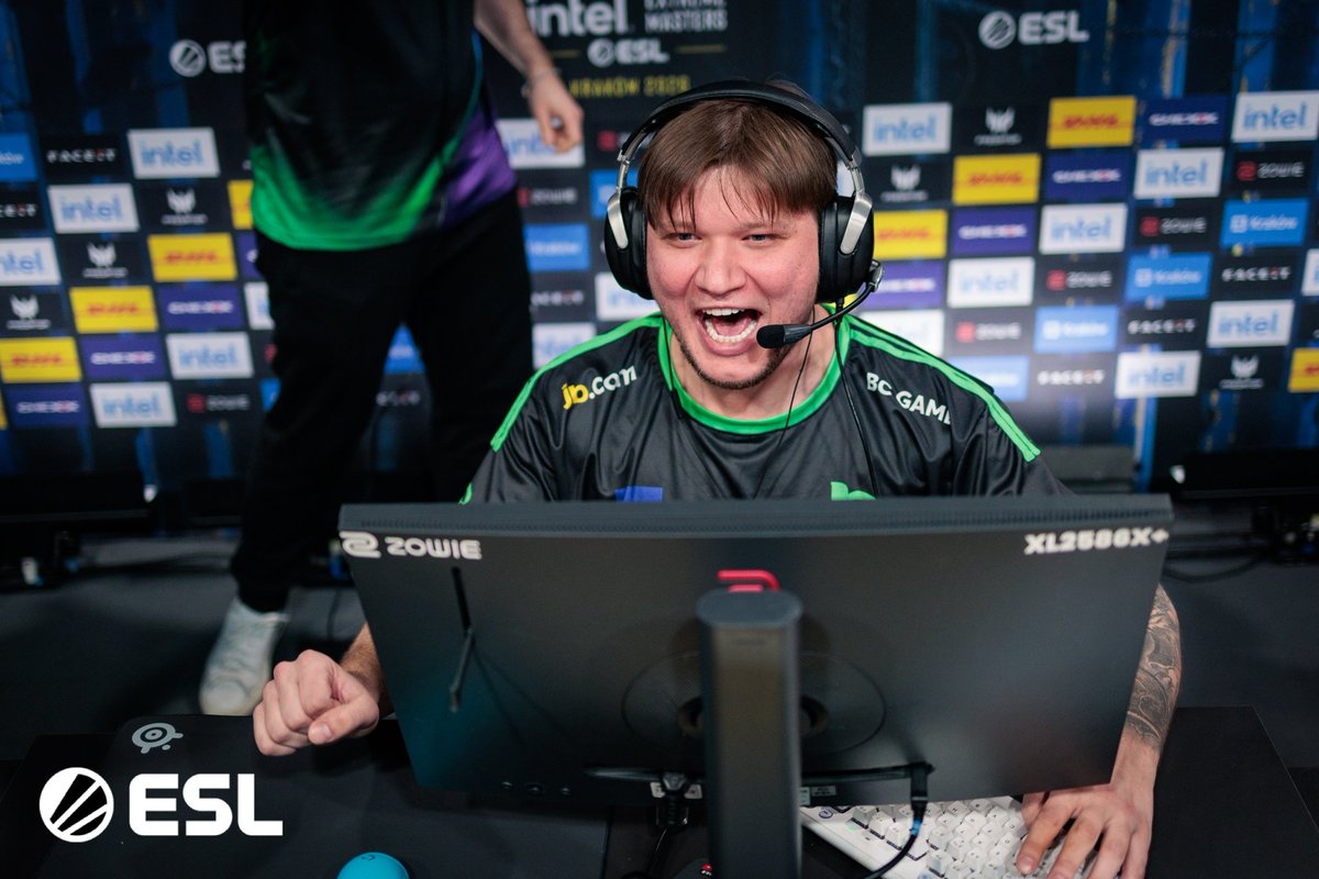 CS ao contrário tweet media