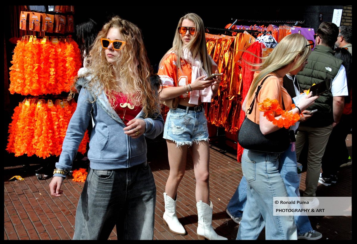 RonaldPumaPhoto's tweet image. Maandag 27 april 2026. #Nijmegen #Netherlands kleurt #Oranje op #Koningsdag/#KingsDay. #streetphotography #art/#kunst #fotografie #journalistiek. No #AI. (Meer/More: wp.me/pxVaI-7hf).