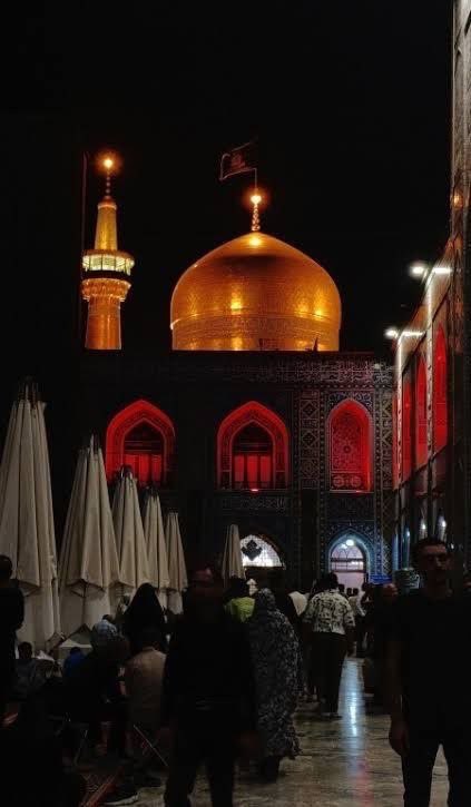 آمده ام ای شاه پناهم بده 
گرچه بد کردم اما امانم بده
به رضا قسم که ندارم پناهی جز شما
ببخش مرا از خطا و  به بهشتت راهم  بده
#ایران_امام_رضا 
 #صحن_رضا_جان