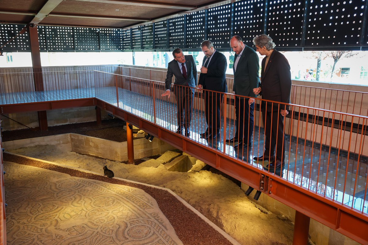 Genel Başkan Yardımcılarımız Sn. Mustafa Demir, Sn. Ali İhsan Yavuz, Sn. Mustafa Şen ve Sn. Ahmet Büyükgümüş Kazlıçeşme Sanat’ta misafirimiz oldular.

Ahmet Yakupoğlu sergisini, Kazlıçeşme Sanat Kütüphanesi’ni, Zeytinburnu Mozaik Müzesi’ni gezdik.

Zeytinburnu’na, İstanbul’a,