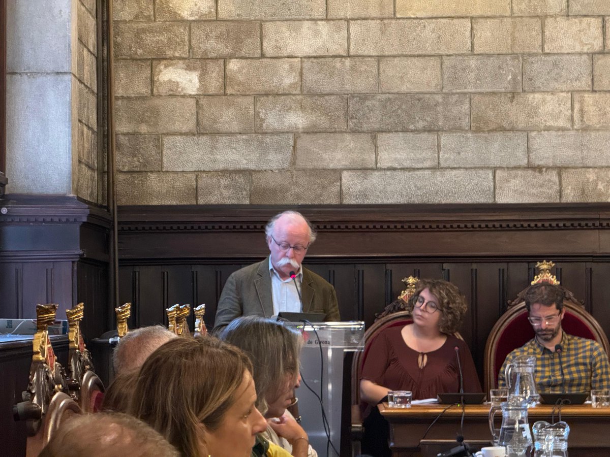 PSC_GixCanvi's tweet photo. 🟤Avui, ple extraordinari a Girona: analitzem la feina valuosa i imprescindible del cronista i de la defensora de la ciutat #PleGirona https://t.co/RiiL3LCOhT
