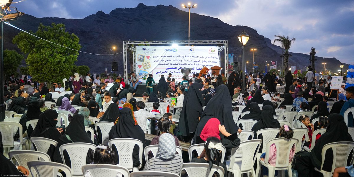 UNICEF_Yemen's tweet image. 🎉 In #Aden, #UNICEF &amp;amp; the Health Education Centre marked World Immunization Week with a public carnival for mothers &amp;amp; children.

🎭 Interactive theatre and puppet shows
🎶 Immunization songs
🏅 Honouring fully vaccinated families

#Vaccinessavelives
#WorldImmunizationWeek