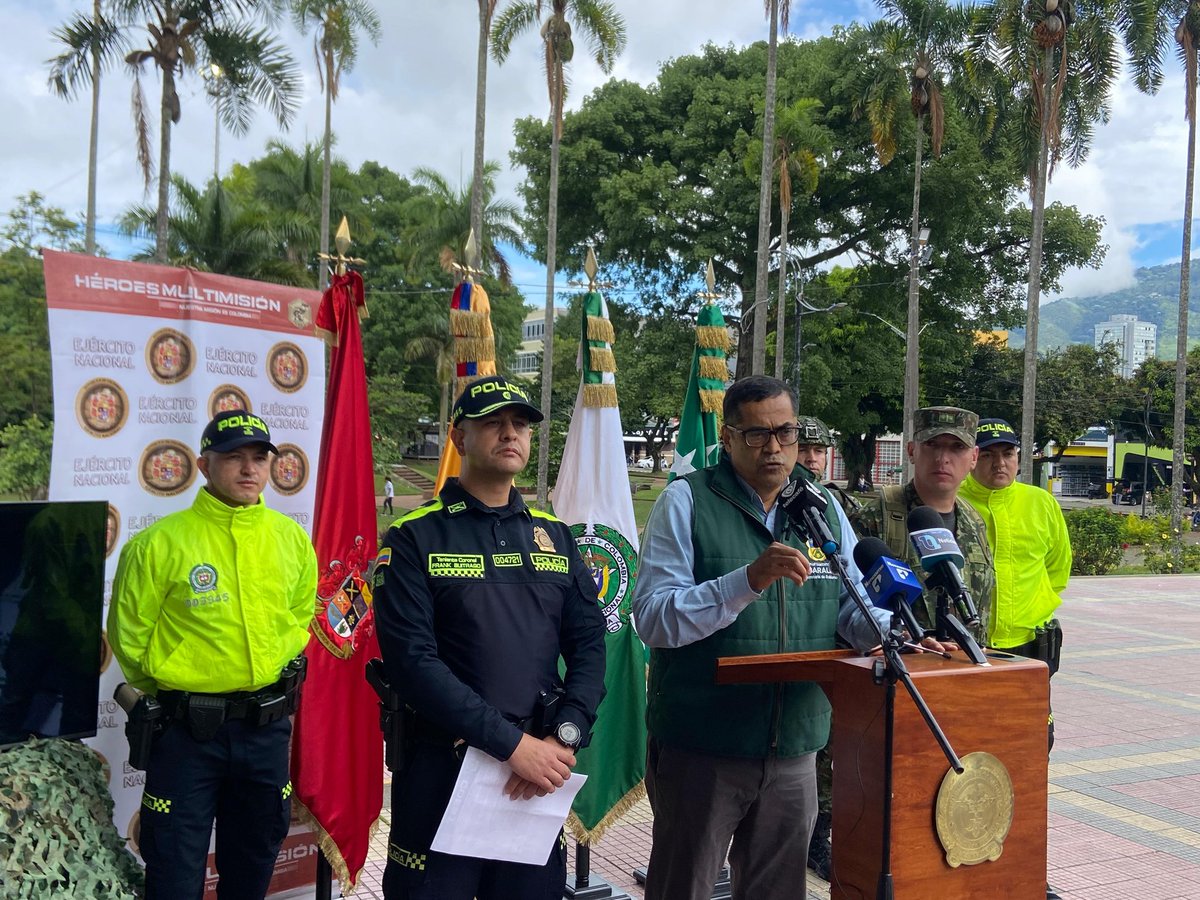 PoliciaDeris's tweet image. 🚨 #AEstaHora La Policía Nacional en coordinación con @COL_EJERCITO #Risaralda realiza rueda de prensa.  
Entregamos el Balance de los resultados operativos de alto impacto en contra de las estructuras criminales.