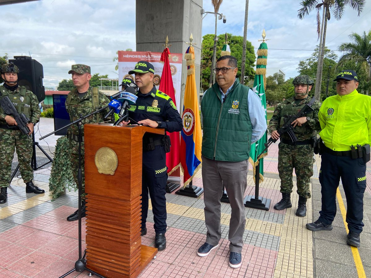 PoliciaDeris's tweet image. 🚨 #AEstaHora La Policía Nacional en coordinación con @COL_EJERCITO #Risaralda realiza rueda de prensa.  
Entregamos el Balance de los resultados operativos de alto impacto en contra de las estructuras criminales.