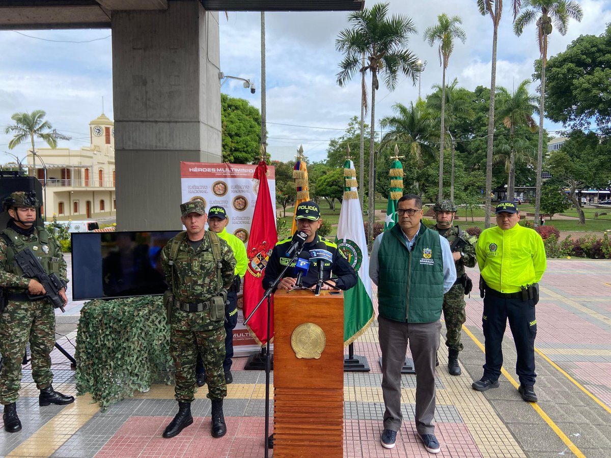 PoliciaDeris's tweet image. 🚨 #AEstaHora La Policía Nacional en coordinación con @COL_EJERCITO #Risaralda realiza rueda de prensa.  
Entregamos el Balance de los resultados operativos de alto impacto en contra de las estructuras criminales.