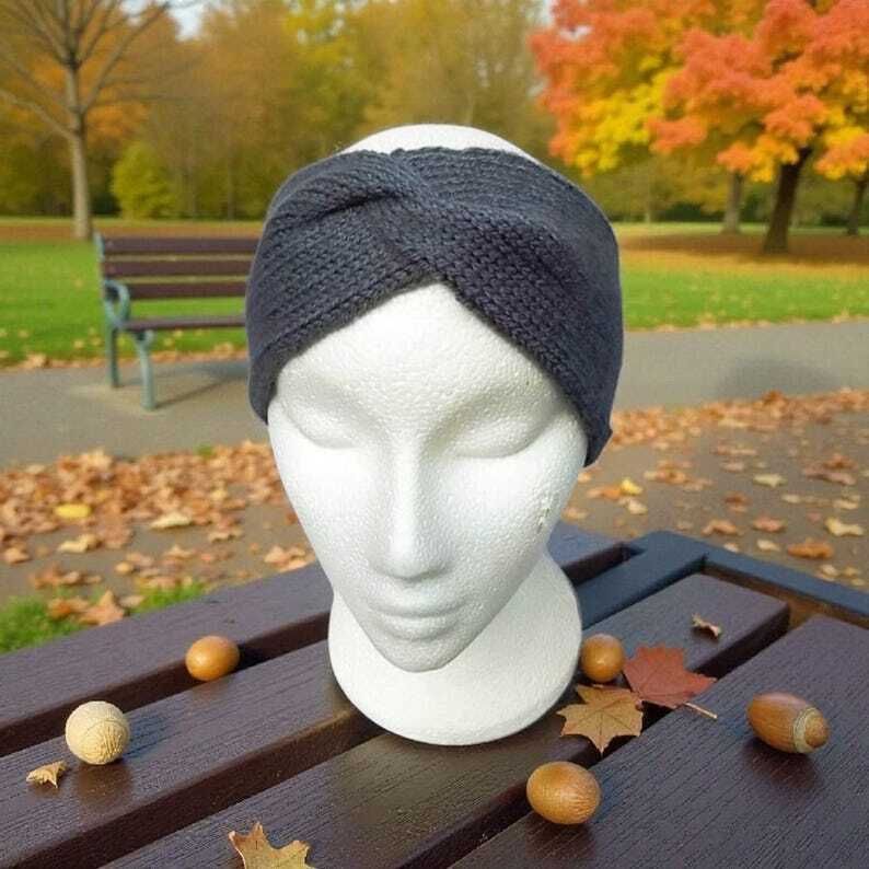 knittingtopia's tweet image. Stay warm and stylish with this Twisted Headband! Hand-knitted in grey, this turban-style earwarmer is perfect for ladies looking for winter accessories.
knittingtopia.etsy.com/listing/173437…
#etsy #handmade #winterfashion #ladiesknitwear #craftbizparty #MHHSBD