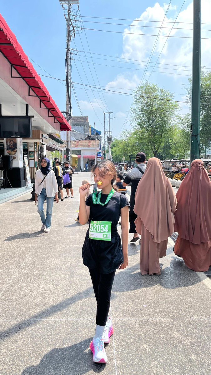 iniiasyaa_'s tweet image. [QUEER FRIENDSHIP APPLICATION] 

Name: nalaa/marin/ep
Age: 19
Occupation: nemenin orang kemana aja 
Zodiac: taurus
Height: 1**
Hobby: main sama temen (nongkrong/nugas) apa aja asal sm temen
Fun fact: gak tau selatan &amp;amp; utara, tapi tau kanan kiri🤭

#queer #pleasebemoots