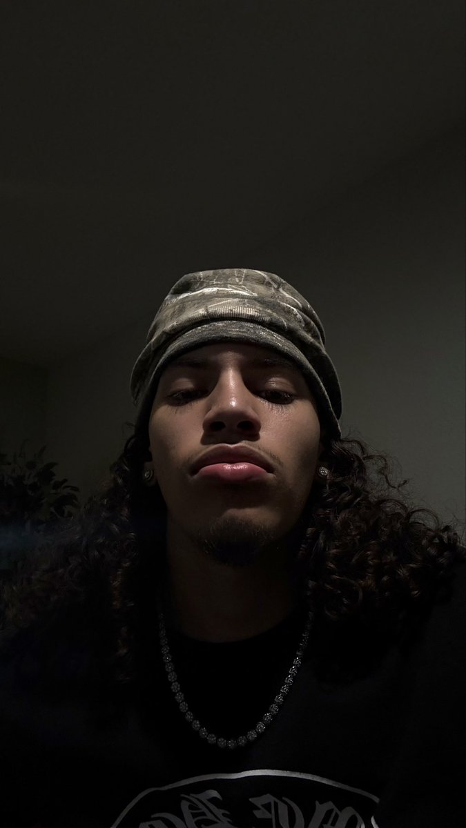fraudefficent's tweet photo. face card good i can get a hunnid on the day https://t.co/zhV6kz76AQ
