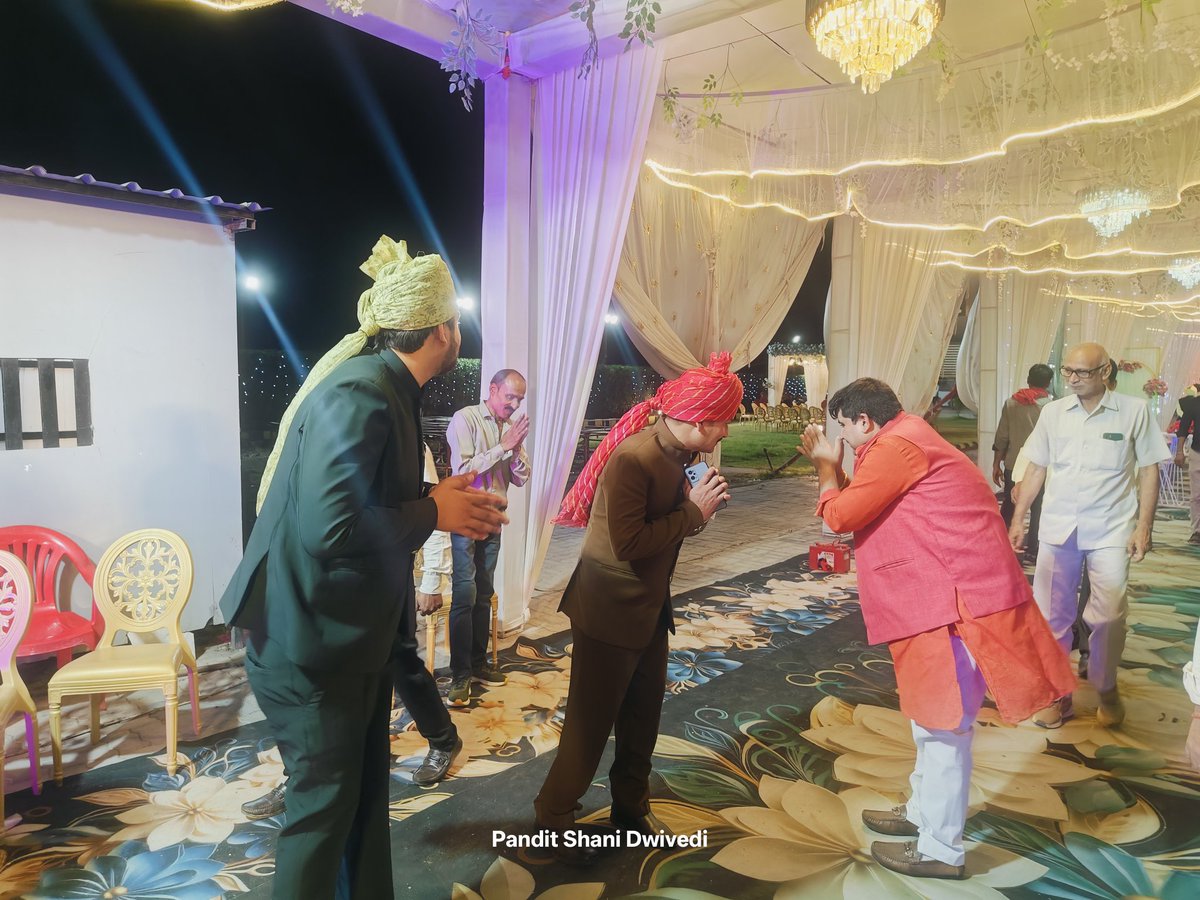 panditratnakar's tweet image. आज रात्रि सिया रिसॉर्ट में श्री राघवेंद्र सिंह बैंस जी की बेटी के शुभ विवाह अवसर पर शामिल होकर अपनी शुभकामनाएं दी,

#शादी #viral #post #treding #ShivaChaturvedi