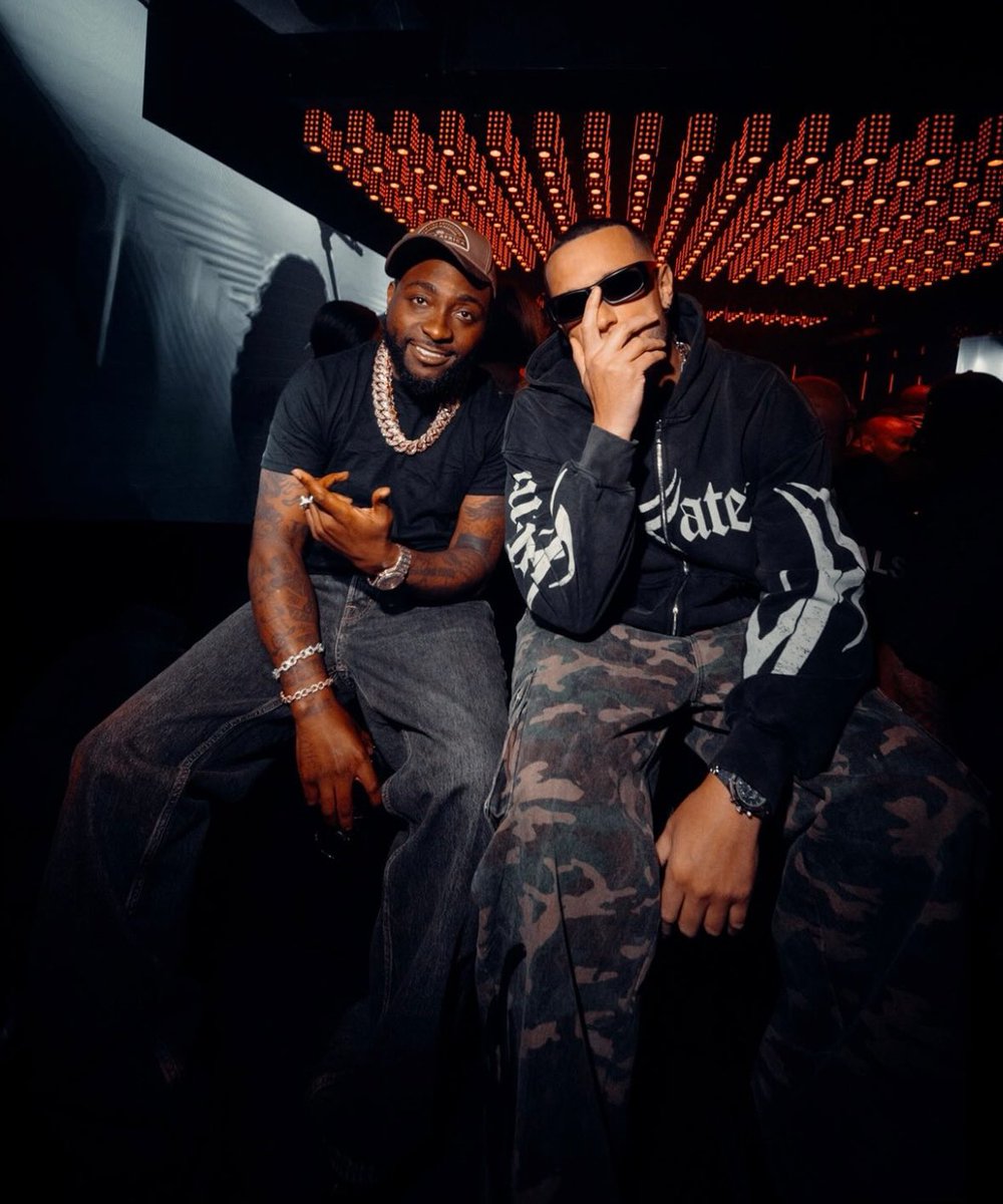 sharpboyjn10830's tweet image. 🚨 LINK UP ALERT 🚨  
Davido x DJ Snake 🇳🇬🤝🇫🇷  
Link up in South Africa 🇿🇦  

Afrobeats meets EDM. Trouble dey come 😮‍💨🔥  
#Davido #DJSnake #NewMusic (@davido)