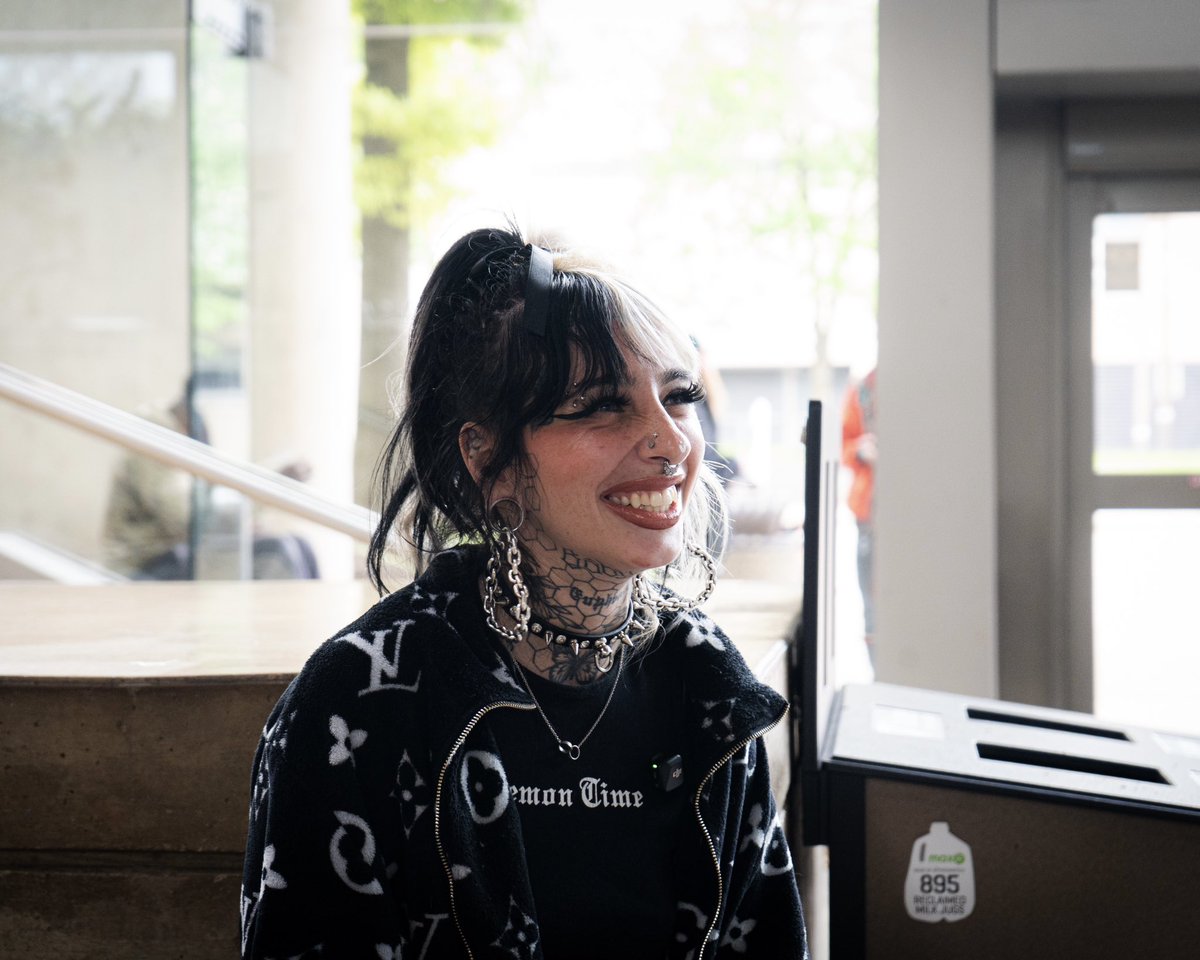 cruellamorgan's tweet photo. just a smiley girl https://t.co/zkhSZT196f