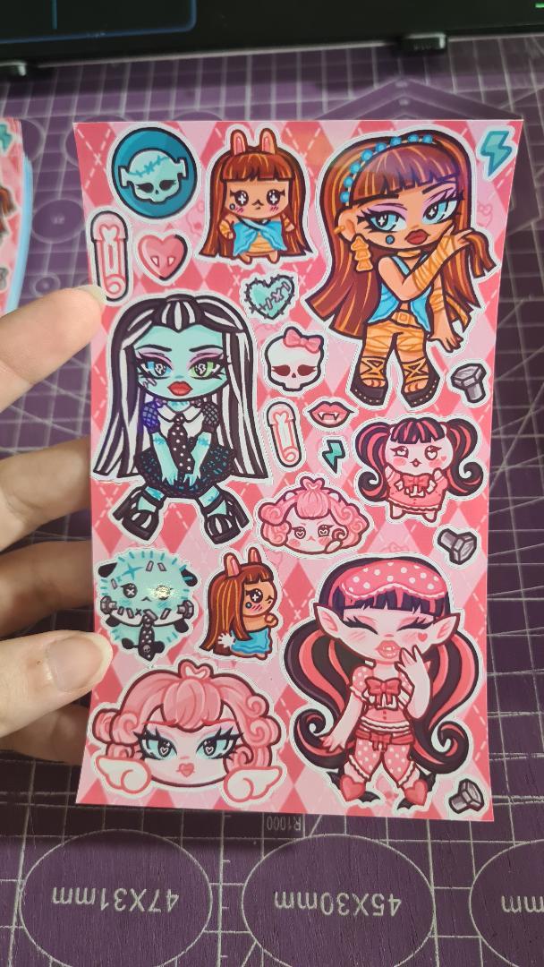 lunariarts's tweet photo. (⁠≧⁠▽⁠≦⁠) as cartelas do catarse desse mês já estão prontas e mt divas 

assina o catarse até o final de abril pra ter as recompensas de #monsterhigh

https://t.co/q1snL4qfbc https://t.co/4fnfsxliOE