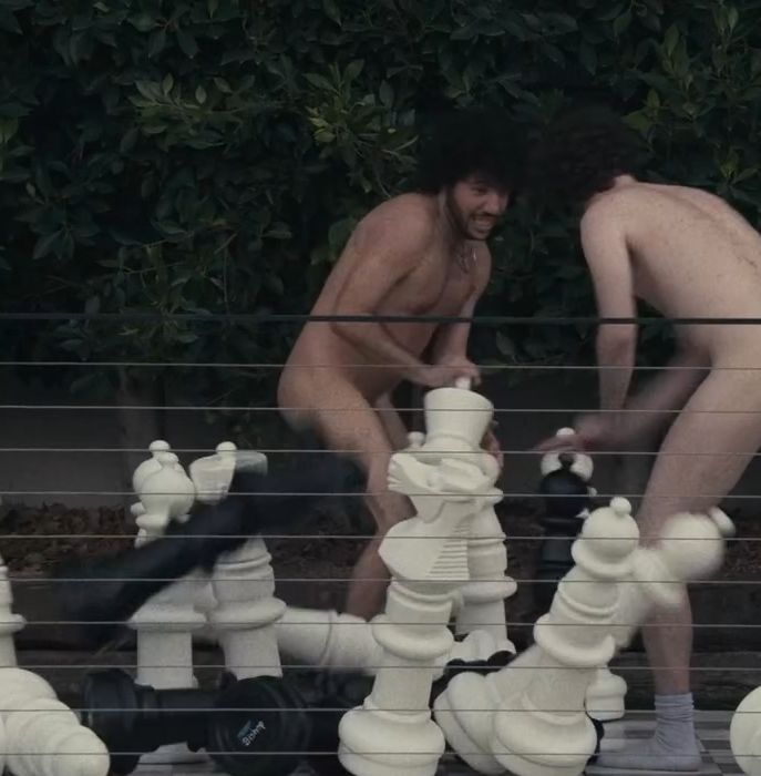 GaryOldmanDude's tweet image. Benny Blanco acting all sweet? Nah, dude's busy mocking people, animals, even food while puffing on that green. Definitely not husband vibes. Someone alert #Selena and her PR team—this ain't the #boyfriend material they wanted. #Gomez #Gay #relationships #PR