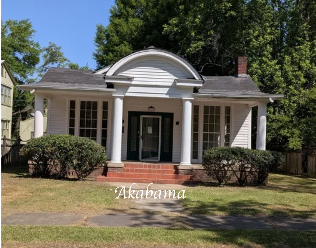 oldhouses100k's tweet image. $35K. Cheapest House of the Day! Sweet c.1920 #Alabama 
#ArtsandCrafts #Cottage. What an incredible deal to own this charming southern home. Enjoy the hardwood floors and built-ins. oldhousesunder50k.com/sweet-c-1920-a…